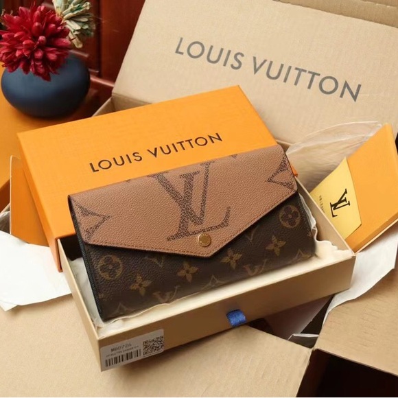 🆕️️🆕️️️Louis Vuitton🆕️️️🆕️️ Sarah Wallet Monogram Reverse coated canvas - Picture 1 of 7
